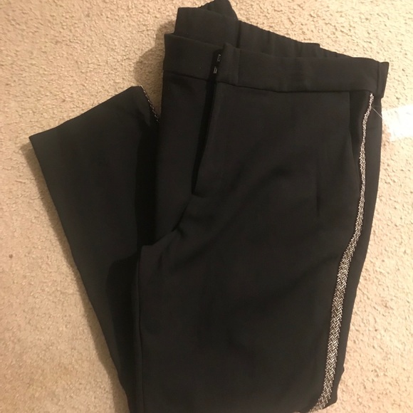 *NWT* Cute Pants With Chain trim on the Sides. Super Classy👌 - Picture 3 of 16
